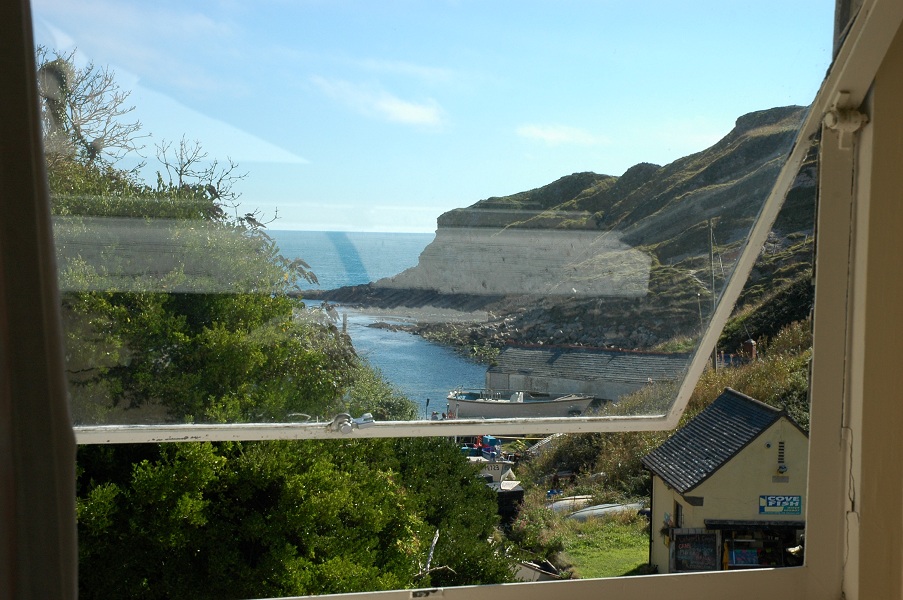 You couldn't get any closer than this to Lulworth Cove. The Boat House was fantastic! You couldn't get any closer than this to Lulworth Cove. The Boat House was fantastic!