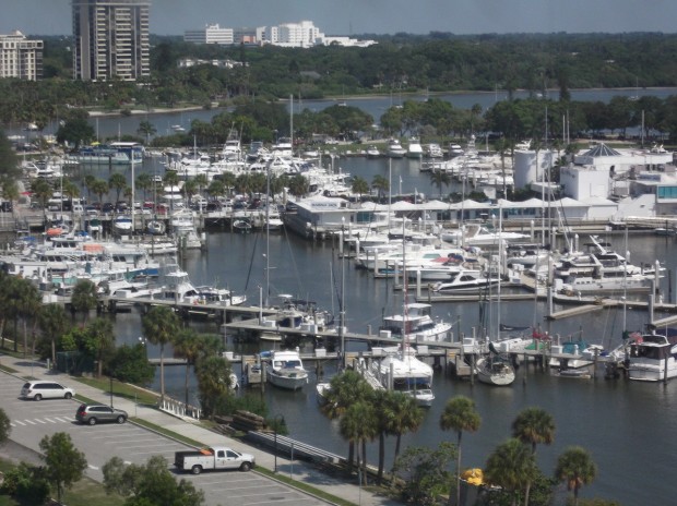 The views of Sarasota Bay and the Marina from Lenny's appartment are sensational.... The views of Sarasota Bay and the Marina from Lenny's appartment are sensational....